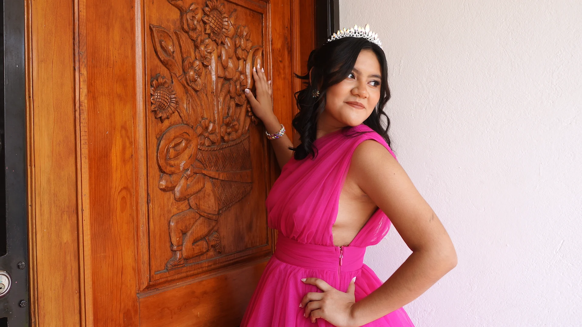 Arantxa en su vestido rosa mexicano de XV Años